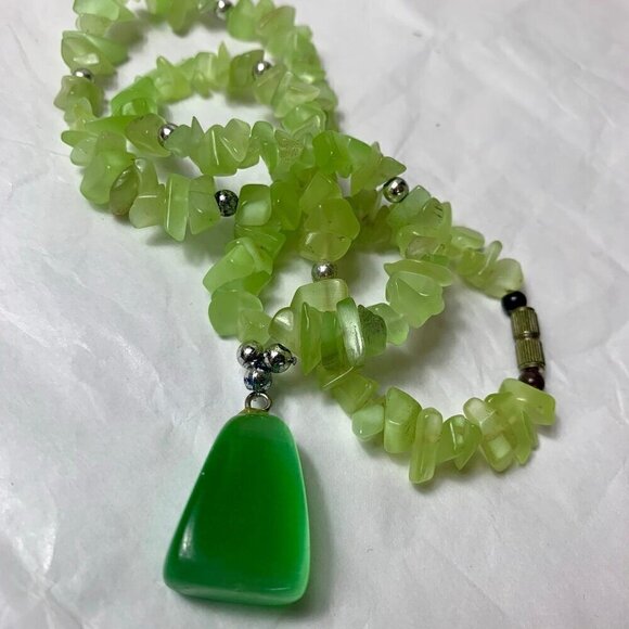 Vintage Green Cats Eye Pendant Gem Necklace - Picture 7 of 8